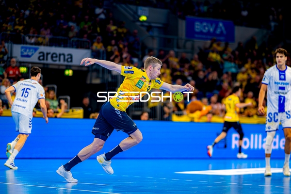 Wurf von Tim Nothdurft (8;Rhein Neckar Löwen) aufs Tor