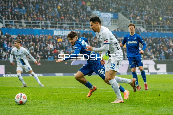 Zweikampf um den Ball