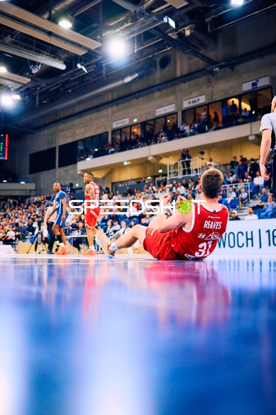 Spieler fällt spektakulär hin