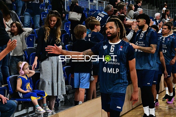 Spieler der MLP Academics auf Court