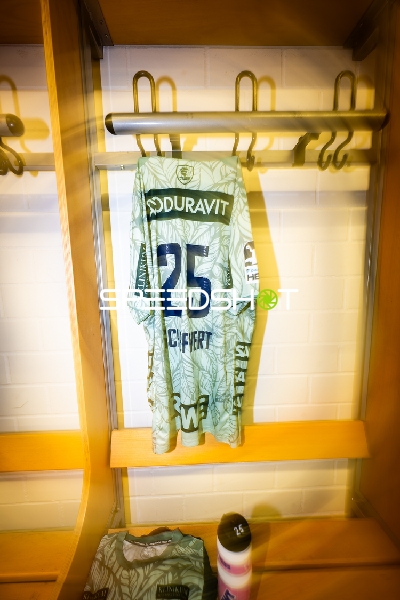 Trikot von Olle Forsell-Schefvert (25; Rhein Neckar Löwen) im Spind