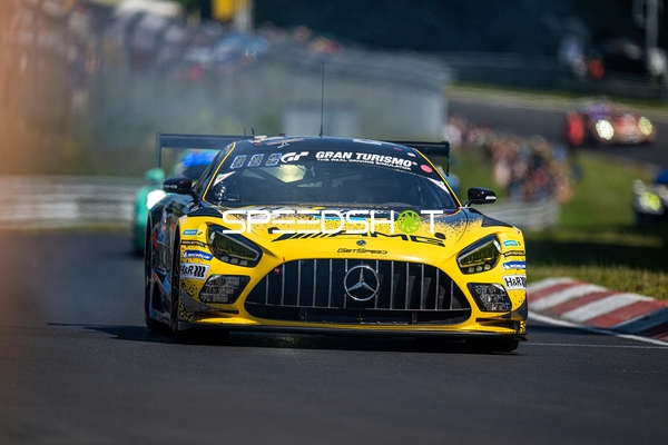 Rennfahrzeug auf der Rennstrecke