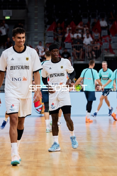 Tristan da Silva (5; Deutschland) und Dennis Schröder (17; Deutschland) auf dem Court
