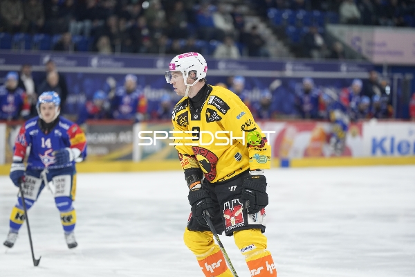 Victor Ejdsell (9; SC Bern) in Aktion