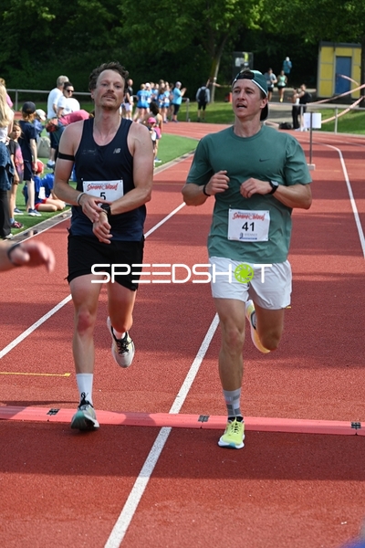 Läufer beim Zieleinlauf