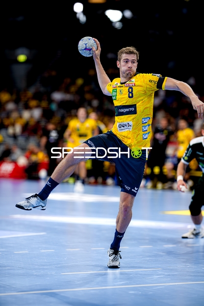 Tim Nothdurft (8; Rhein Neckar Löwen) wirft aufs Tor