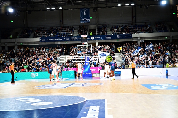 Sprungball zum Spielbeginn