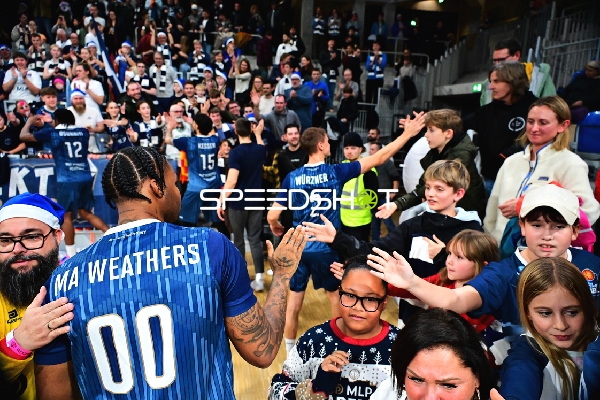 Szene mit Marcus Weathers (00; MLP Academics Heidelberg) und Teamkollegen