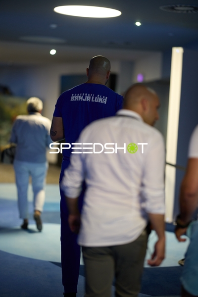 Ringside-Zone Face-Off