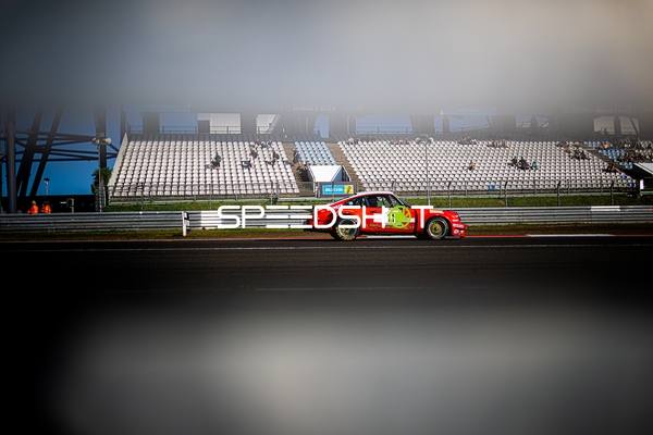 Klassischer Porsche auf der Rennstrecke