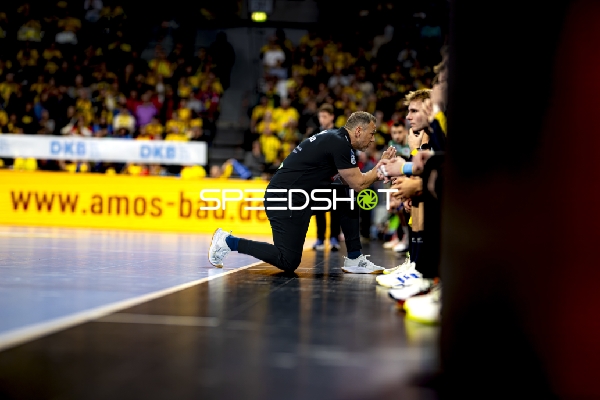 Gespräch von Mathias Larson (4; Rhein Neckar Löwen)