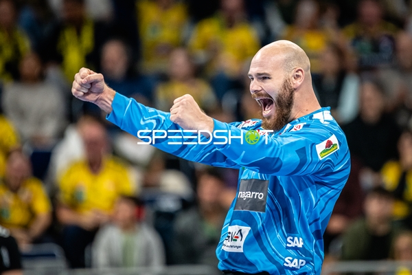 Mike Jensen (20; Rhein Neckar Löwen) jubelt nach Tor