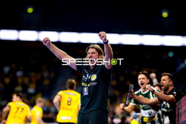 Trainer Sebastian Hinze (Trainer; ThSV Eisenach) jubelt