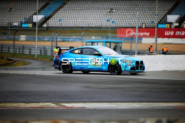 Fahrzeug {155_Car} auf Strecke