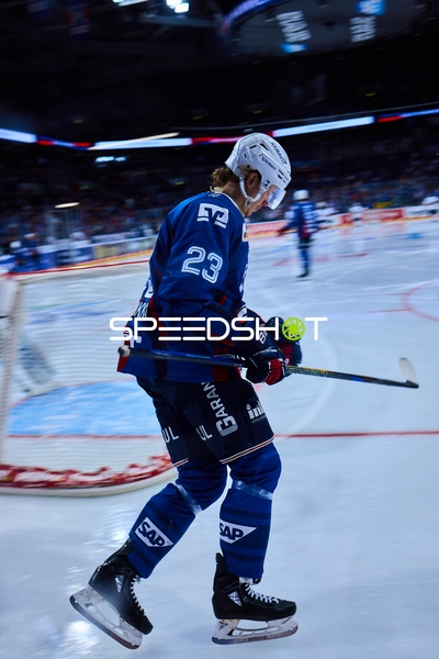 Adler Mannheim Spieler auf dem Eis