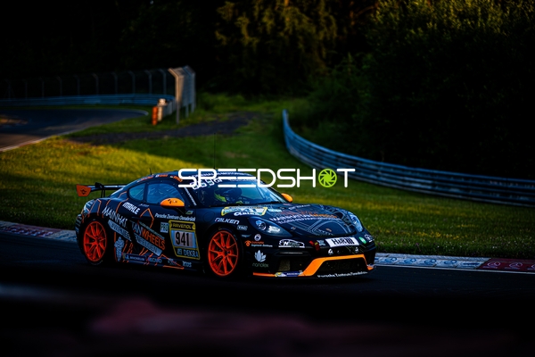 Porsche 718 Cayman GT4 Clubsport auf der Rennstrecke