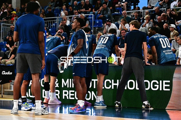 MLP Academics Heidelberg an Seitenlinie