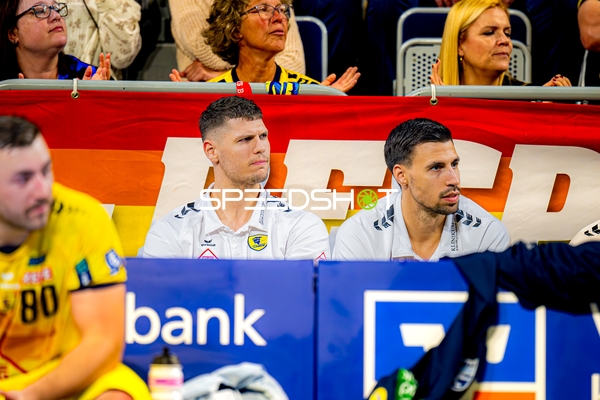 Jannik Kohlbacher (80, Rhein Neckar Löwen) auf der Bank