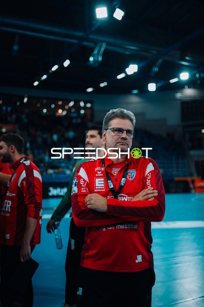 Jens Rith (Co-Trainer; SG BBM Bietigheim) an der Seitenlinie