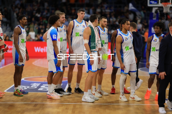 Szene mit Jacob Knauf (25; Frankfurt Skyliners) und Teamkollegen