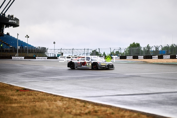 équipe vitesse GmbH (50): Arno Klasen, Eric Ullström, Lorenzo Rocco di Torrepadula, Michael Heimrich auf nasser Strecke