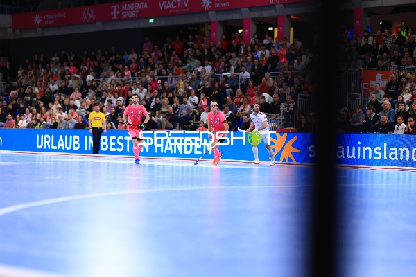 EuroHockey Indoor Championship 2026 - Mika CONRAD (9; Schweiz) und Loris GRANDCHAMP (10; Schweiz) mit Ball