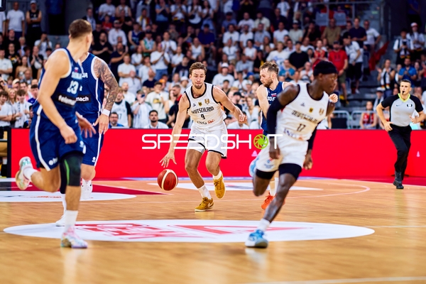 Schneller Angriff auf dem Court