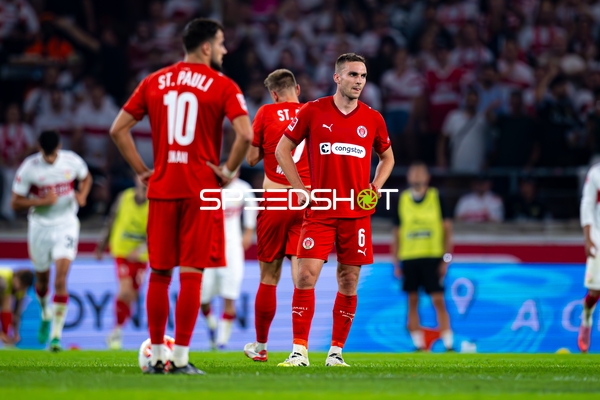 Spieler warten auf Anstoß