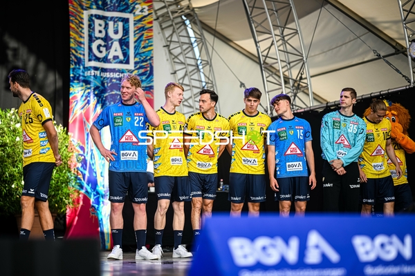 Mannschaftspräsentation bei der Saisoneröffnung.