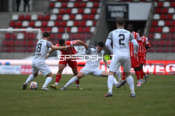 Zweikampf um den Ball