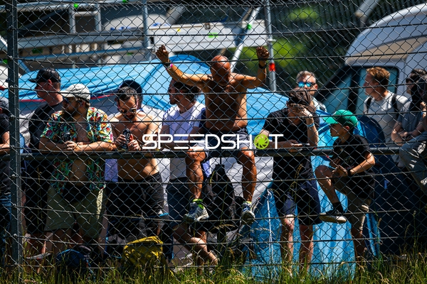 Zuschauer beim 24h Rennen 2025