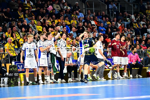 Szene mit 28; HSV Hamburg und Teamkollegen