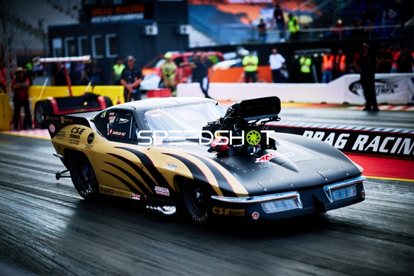 Drag Racing Fahrzeug auf der Quartermile