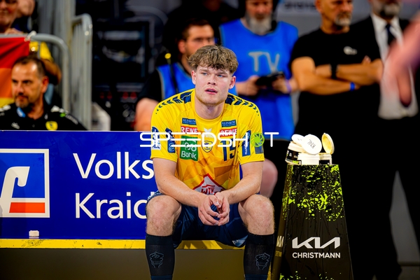 Pause David Móré (15;Rhein Neckar Löwen) Halbzeit