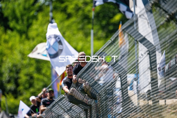 Fans am Nürburgring Zaun