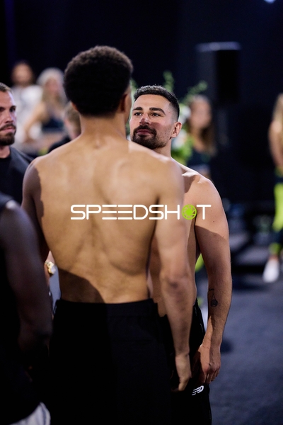 Ringside-Zone Face-Off