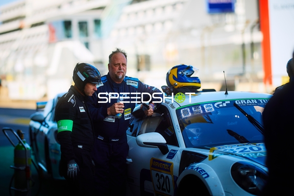 Fahrzeug in der Boxengasse