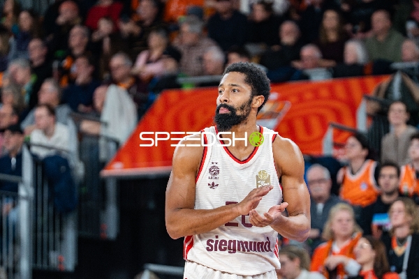 Spencer Dinwiddie (26; FC Bayern Basketball) in Aktion