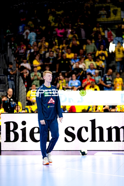 Spieler Jon Lindenchrone Andersen (42; Rhein Neckar Löwen) in Position