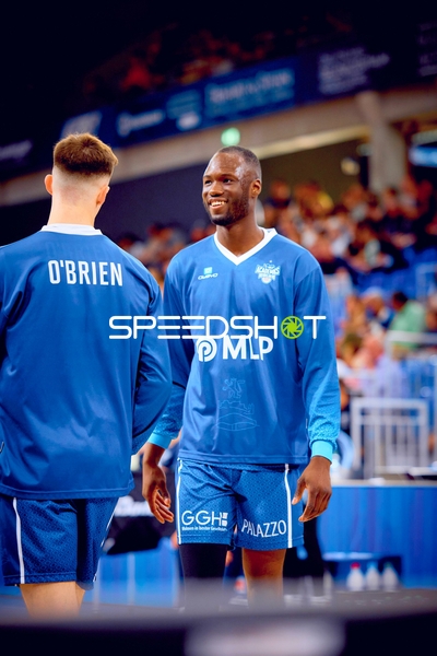 Aufwärmen Bakary Dibba (10;MLP Academics Heidelberg)