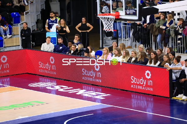 Szene mit Marcel Keßen (15; MLP Academics Heidelberg) und Spielerinnen von TSG Hoffenheim Frauen