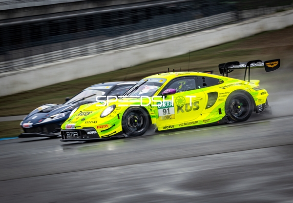 Rennfahrzeug beim Rennen am Hockenheimring