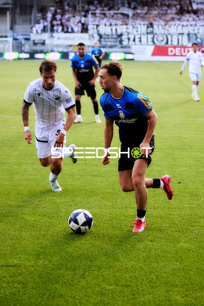 Zweikampf um den Ball