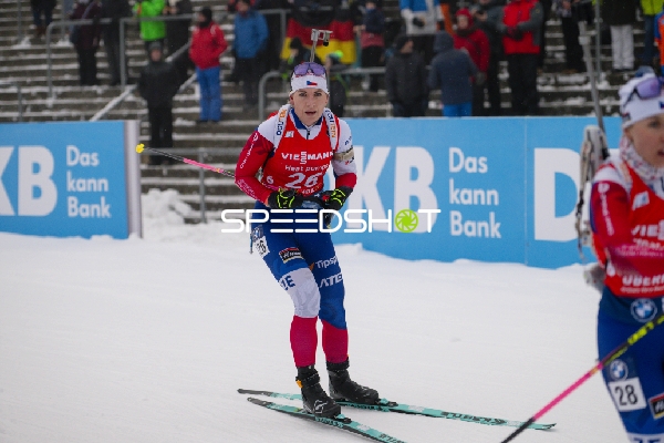 Sprint der Frauen: Lucie CHARVATOVA (26; Biathlon Frauen) in Aktion