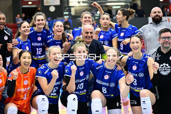 Jubel von Yurika Bamba (4; Allianz MTV Stuttgart) und Team