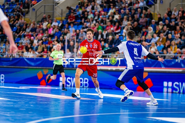 Paco Barthe (20, SG BBM Bietigheim) mit Ball