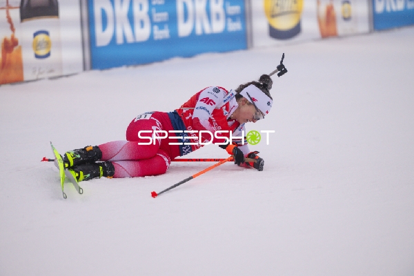 Sturz von Anna MAKA (41; Biathlon Frauen) beim Sprint