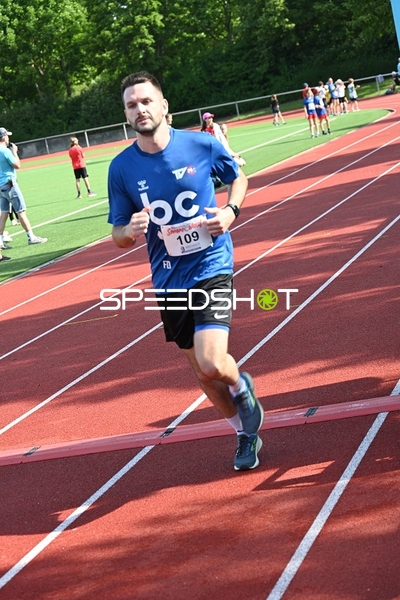 Läufer mit Startnummer 109