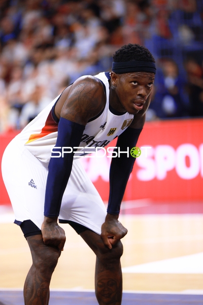 Isaac Bonga (0; Deutschland) auf dem Court