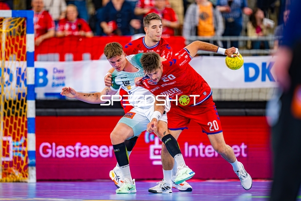 Tackle Paco Barthe (20;SG BBM Bietigheim), Victor Klöve (7;Frisch Auf Göppingen), Nikola Vlahovic (3;SG BBM Bietigheim)